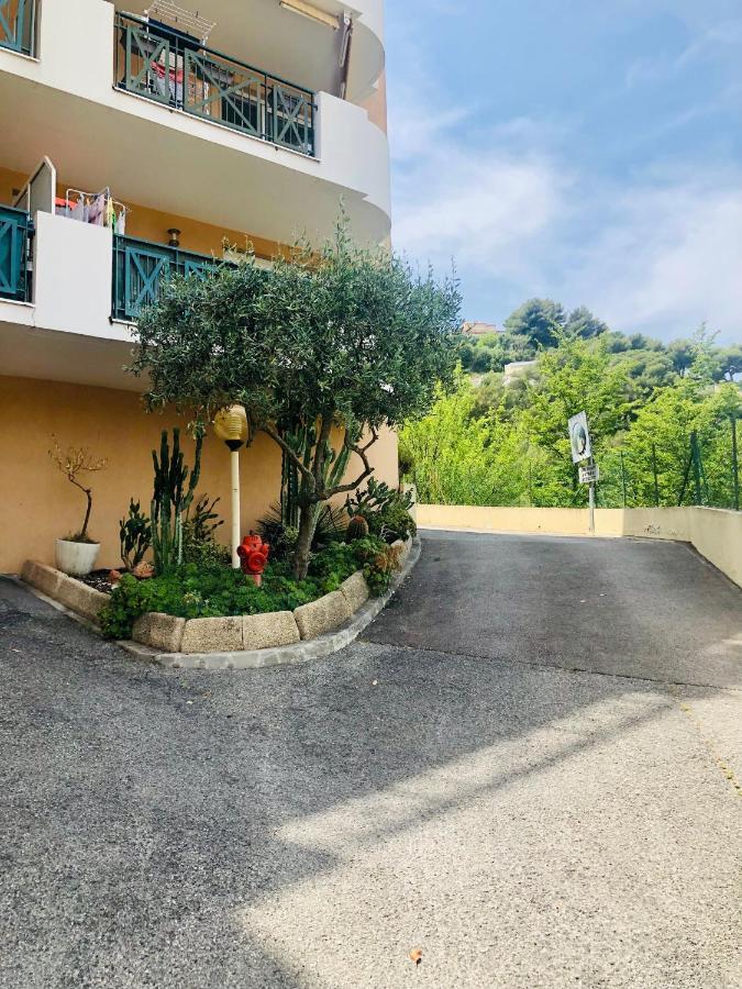 Mon Appart Avec Terrasse Et Piscine Roquebrune-Cap-Martin Luaran gambar